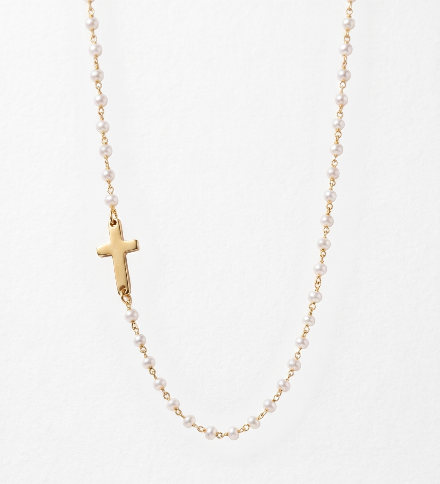 Colar com Cruz e Pérolas