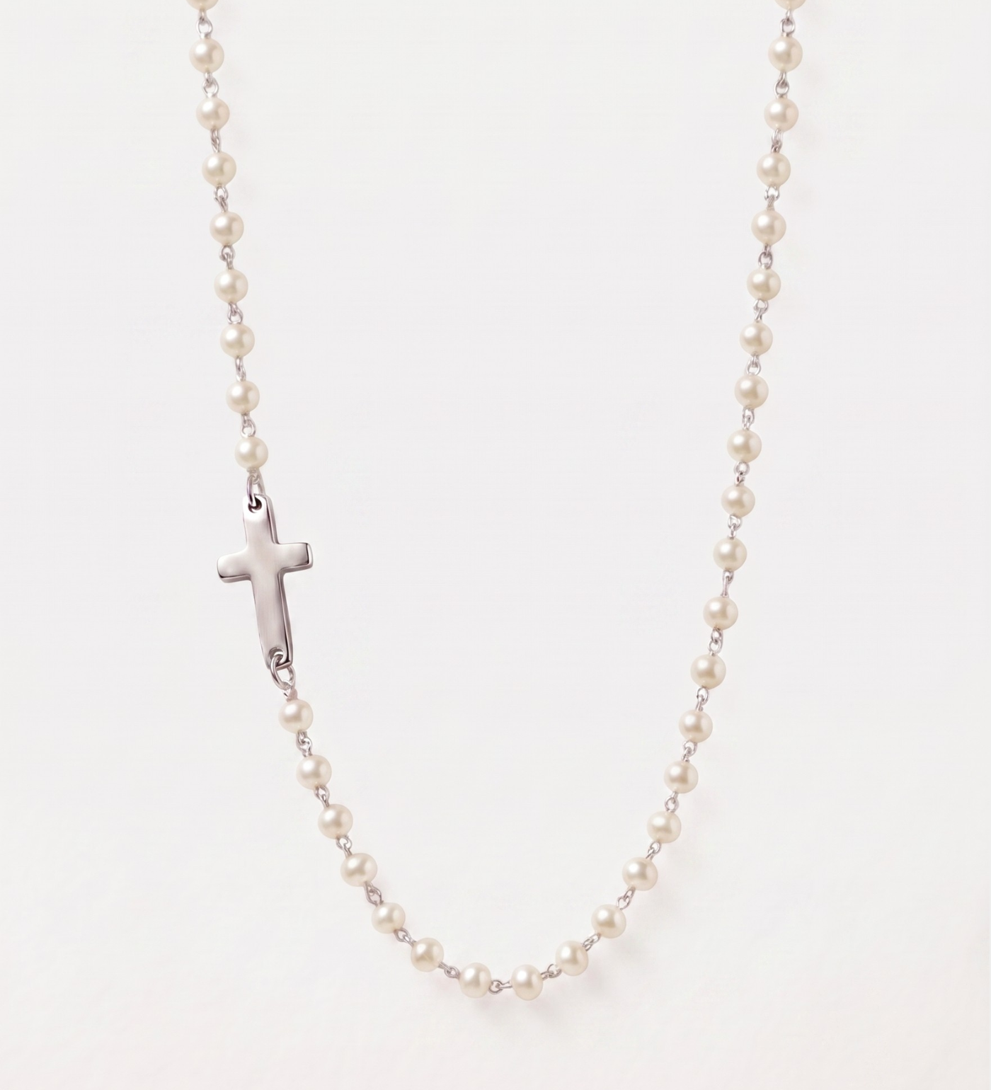 Colar com Cruz e Pérolas