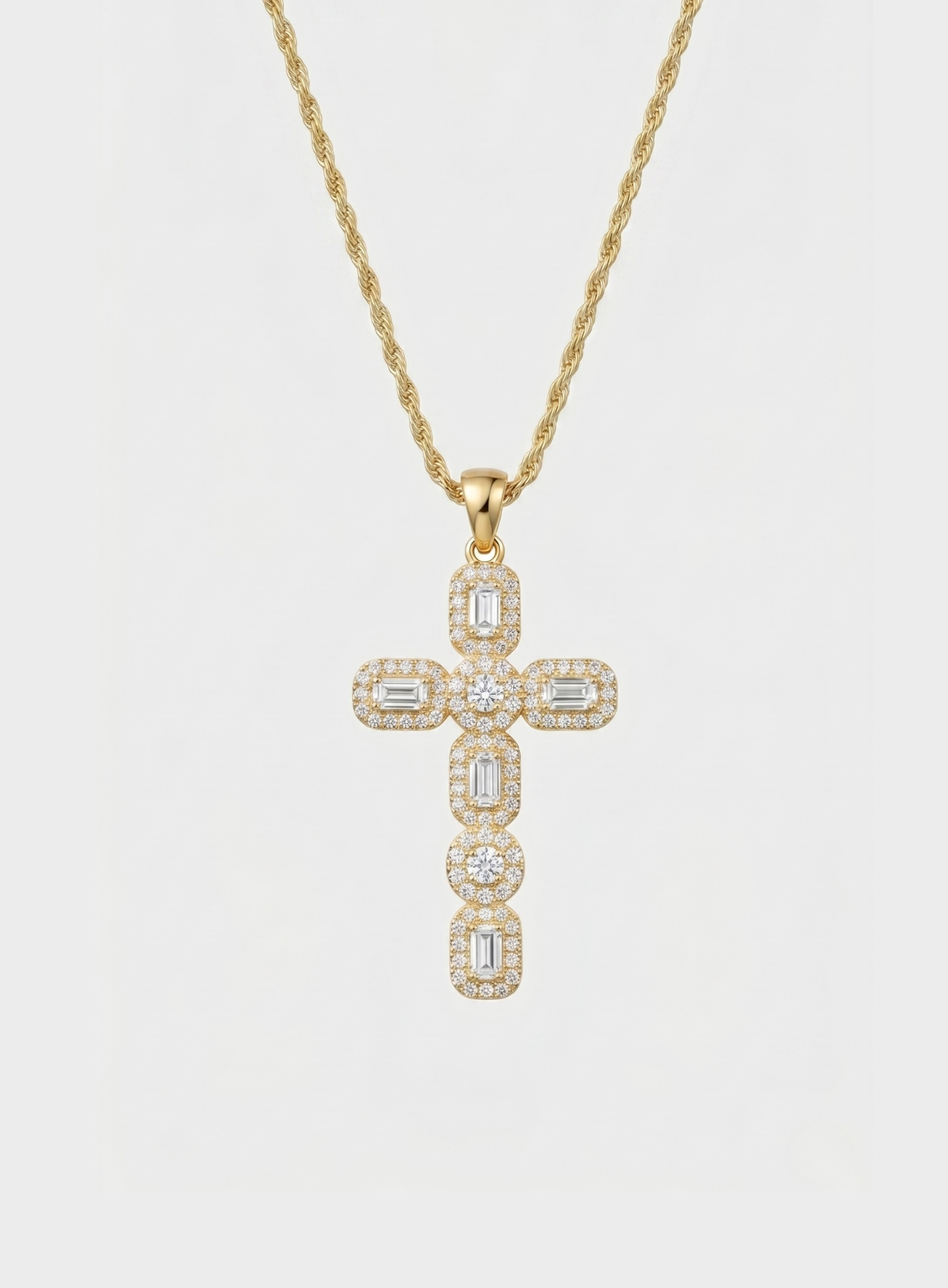 Colar Elegante com Cruz de Zircónias