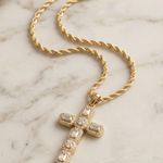 Colar Elegante com Cruz de Zircónias