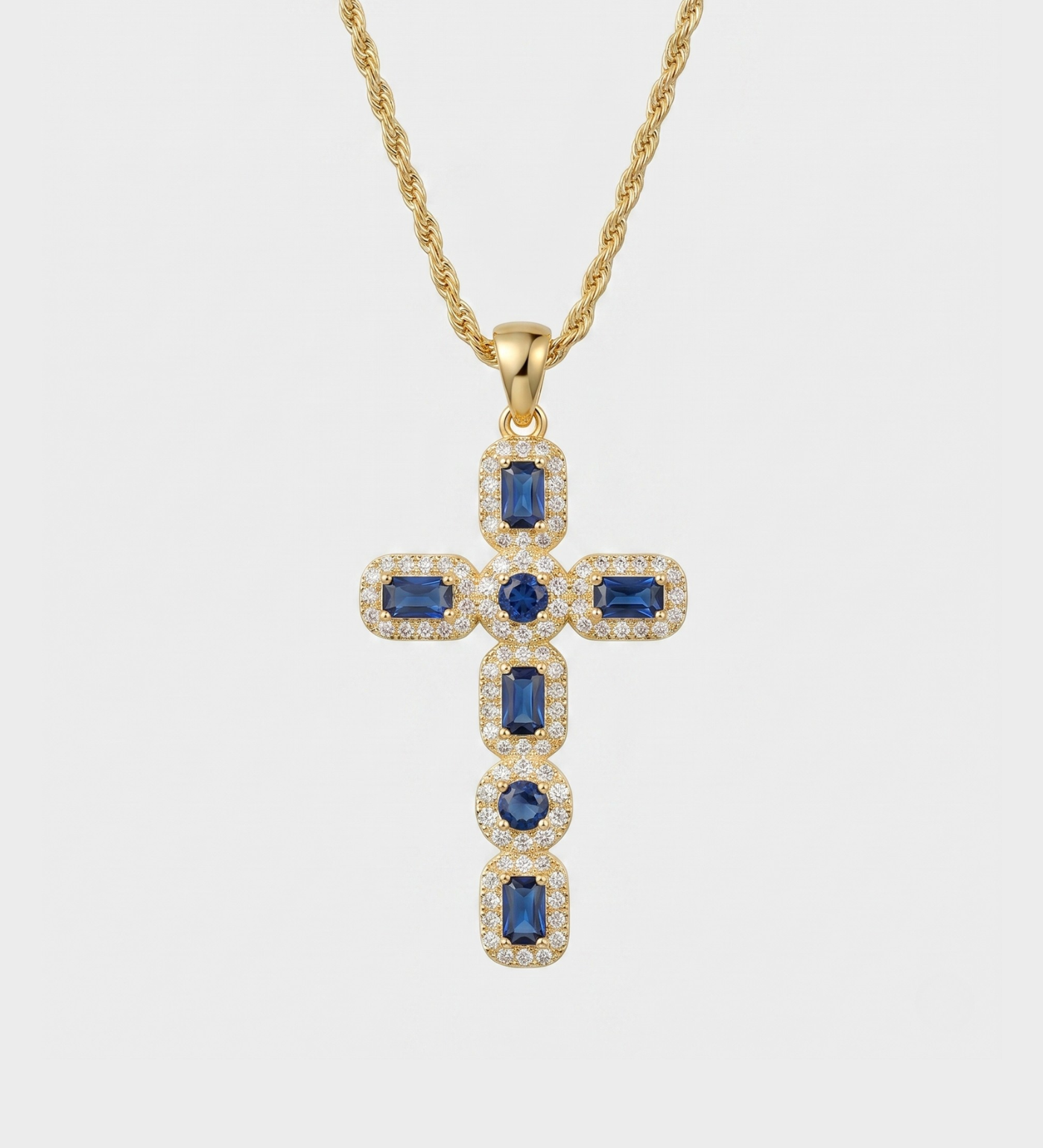 Colar Elegante com Cruz de Zircónias