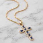 Colar Elegante com Cruz de Zircónias